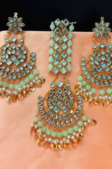 Green Copper Base Gold Plated Kundan Light Weight Earrings Maangtika Set Combo