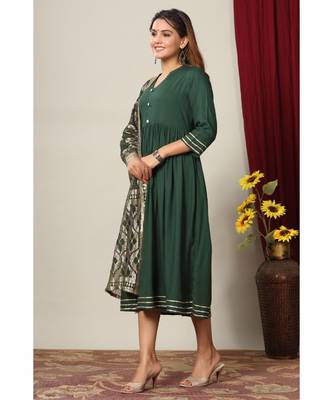Womens Rayon Solid Print Anarkali Kurta with Dupatta 3