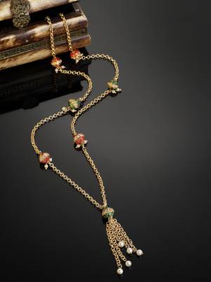Red pearl necklaces 2