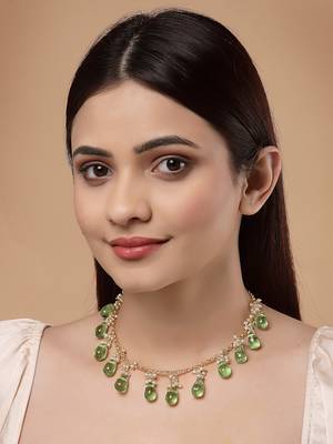 Green pearl necklaces 1