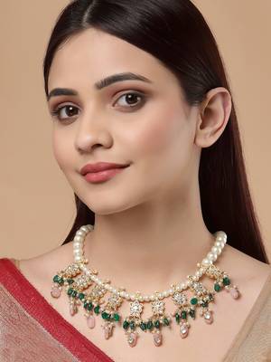 Green pearl necklaces 1