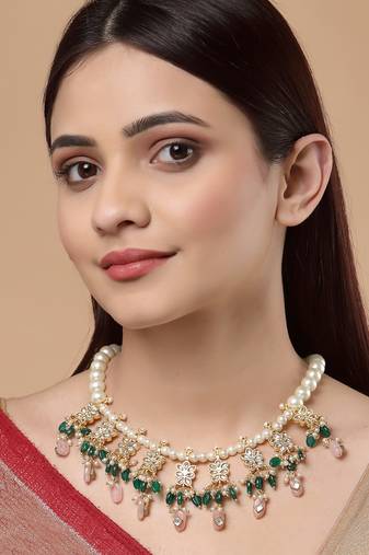 Green pearl necklaces
