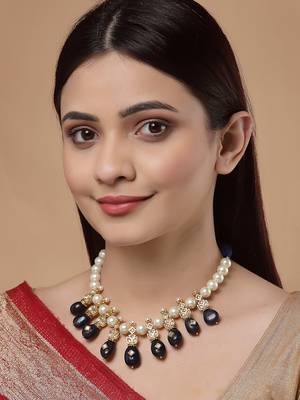 Blue pearl necklaces 1