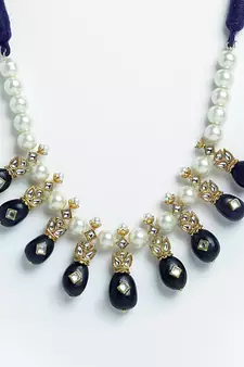 Blue pearl necklaces