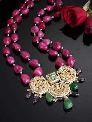 Red pearl necklaces 2