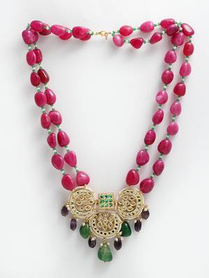 Red pearl necklaces 3