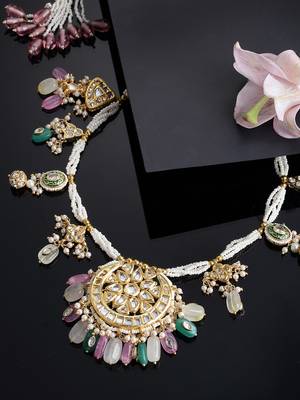 Green pearl necklaces 2