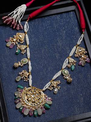Green pearl necklaces 5