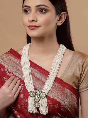 Green pearl necklaces 1