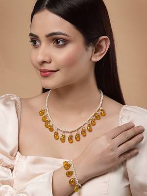 Yellow pearl necklaces 1