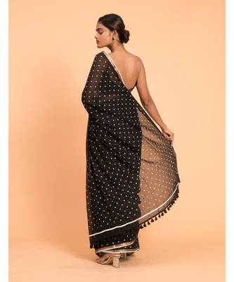 Suta Black & White Polka Dots Printed Pure Cotton Saree With Zari Border 4