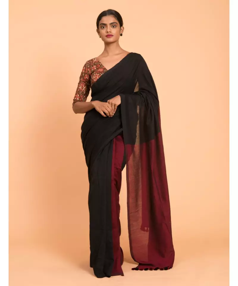 Suta Red & Black Cotton Acrylic Colourblocked Saree