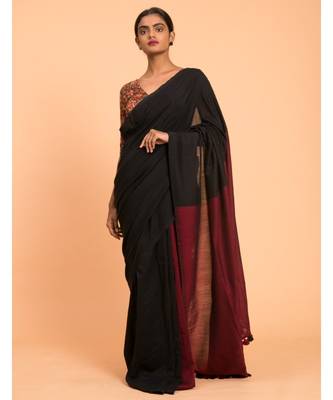 Suta Red & Black Cotton Acrylic Colourblocked Saree 2