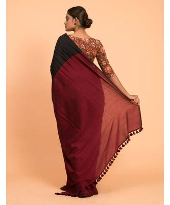 Suta Red & Black Cotton Acrylic Colourblocked Saree 4