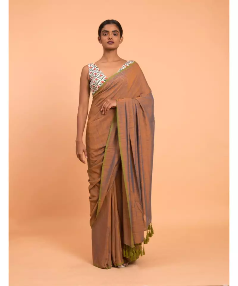 Suta Women Brown & Green Solid Mul Viscose Saree