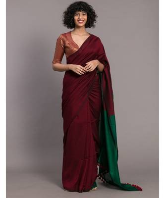 SutaWomen Maroon Green Colourblocked Cotton Blend Saree 1