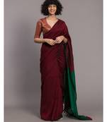 SutaWomen Maroon Green Colourblocked Cotton Blend Saree