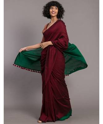 SutaWomen Maroon Green Colourblocked Cotton Blend Saree 3