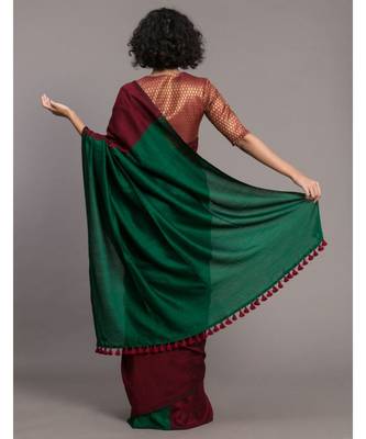 SutaWomen Maroon Green Colourblocked Cotton Blend Saree 4