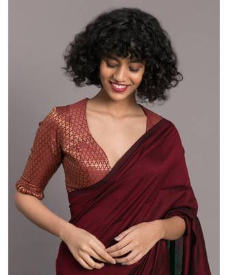 SutaWomen Maroon Green Colourblocked Cotton Blend Saree 5